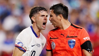 Christian Pulisic's handshake refused by referee, sparks outrage among fans: 'Classless'