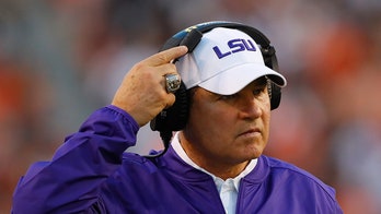 Former LSU coach Les Miles sues school, claims vacated wins keeping him out of College Football Hall of Fame